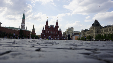 V Moskvě zatýkali při demonstraci na připomínku "osmi statečných". Kritika zásahu zazněla i z Hradu