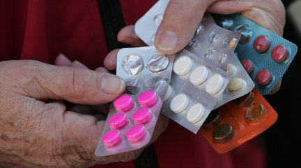 Devět lékařů bralo úplatky za předepisování léků. Hrozí jim až 10 let vězení