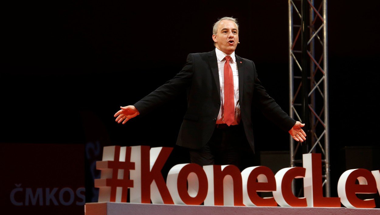 Odborář Středula si z ČSSD udělal loutkové divadlo