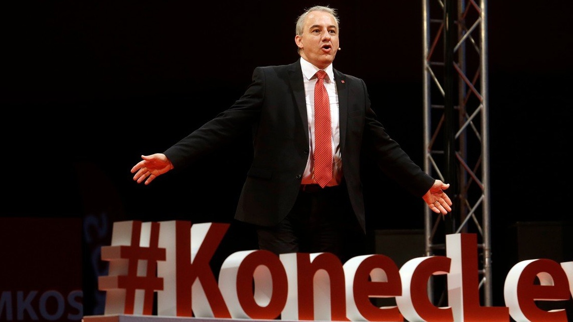 Odborář Středula si z ČSSD udělal loutkové divadlo