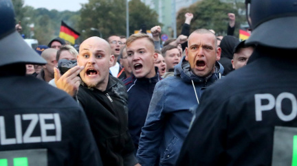 V Saské Kamenici protestují poslové nenávisti, kritizuje Merkelová