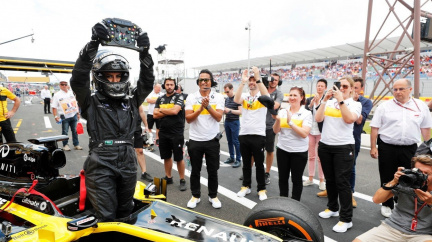 Boj o právo řídit auto vyhrály, teď chtějí závodit