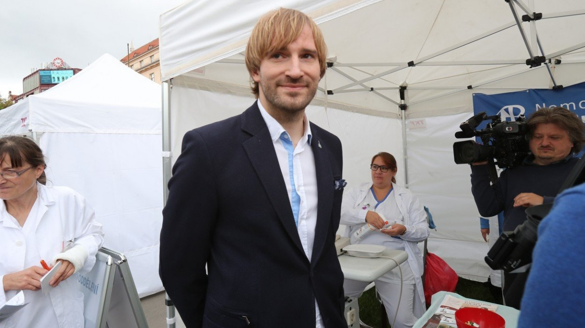 Vojtěch versus odbory: Zdravotníkům nechce přidat 10 procent