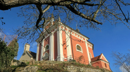 Tetín: Místo vraždy Václavovy babičky a sázka o písničku