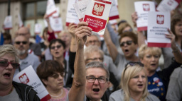 Aktualizováno: Brusel žaluje Polsko kvůli sporné justiční reformě. Opozice to vítá