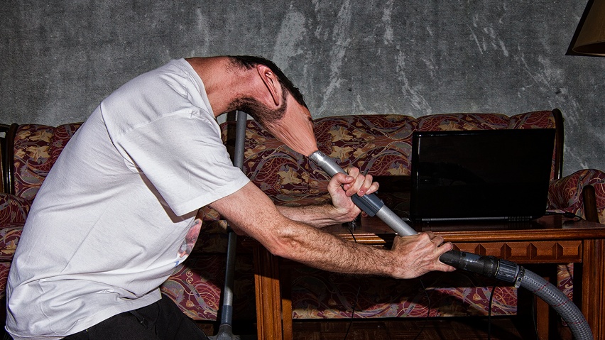 Špion, který vám nesahá ani po kotníky. Co všechno o vás ví domácí robotický vysavač