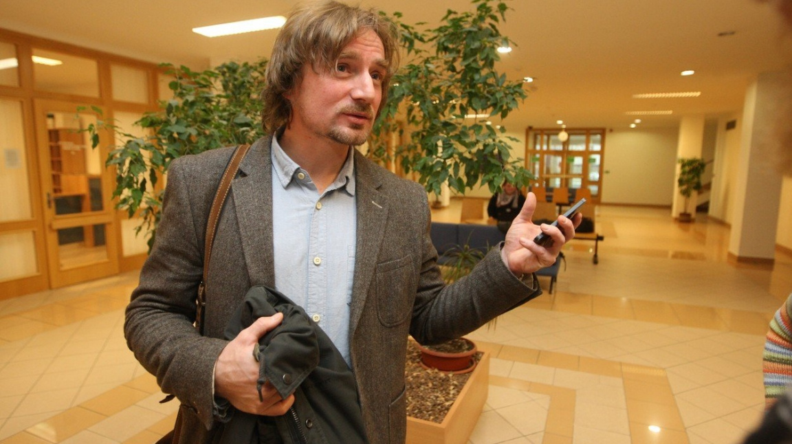Verdikt po letech: Soud pochybil, když schválil odposlech novináře Kroupy