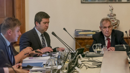 Zeman Petříčka chválí, ale jeho jmenování šéfem zahraničí nepotvrdil
