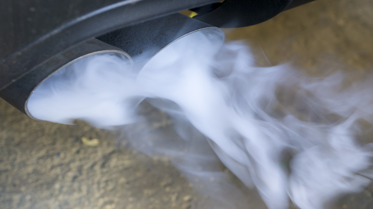 Překvapení: Europoslanci kývli na tvrdší verzi snížení emisí