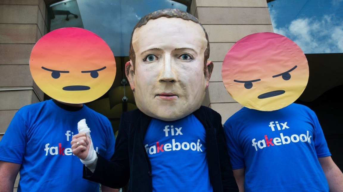 Je politický boj s 'fake news' marný?