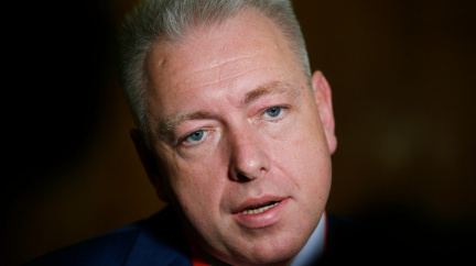 Opusťte vládu, vyzval Chovanec straníky. Hamáček je vytočený