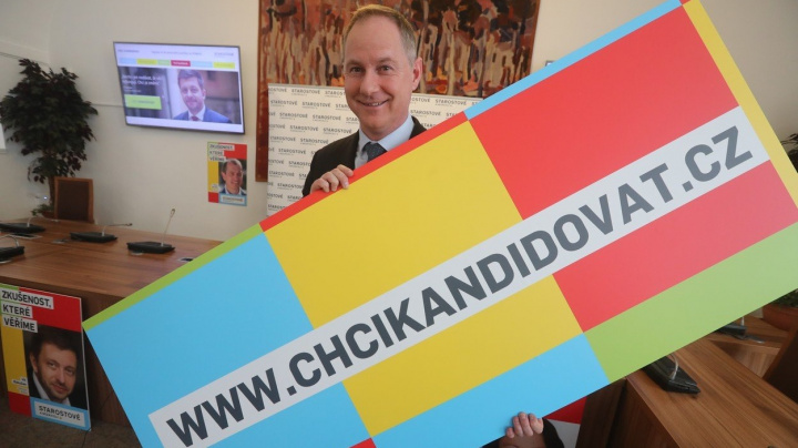 Když straničtí trpaslíci lezou na sebe a chtějí se stát obrem