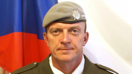 Aktualizováno: Českého vojáka zabitého v Afghánistánu přepraví ve středu. Zvažte konec mise, apeluje Zaorálek