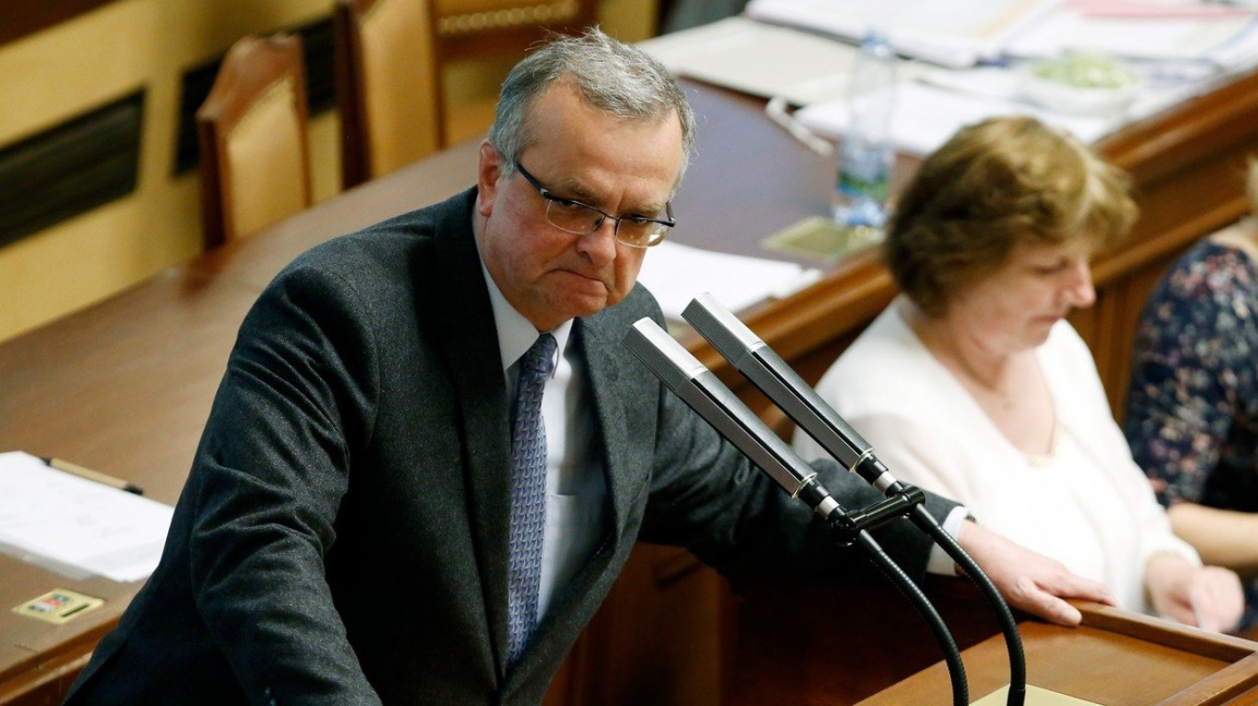 Opozice rozpočet se schodkem 40 miliard tvrdě odmítá, s hlasy ale vládě 'píchne' KSČM