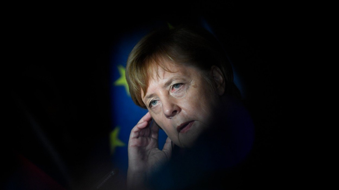 Je čas začít novou kapitolu, řekla Merkelová. Na šéfku CDU už znovu kandidovat nebude