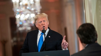 Dozvuk bouřlivé tiskovky: Reportér kvůli sporu s Trumpem přišel o akreditaci