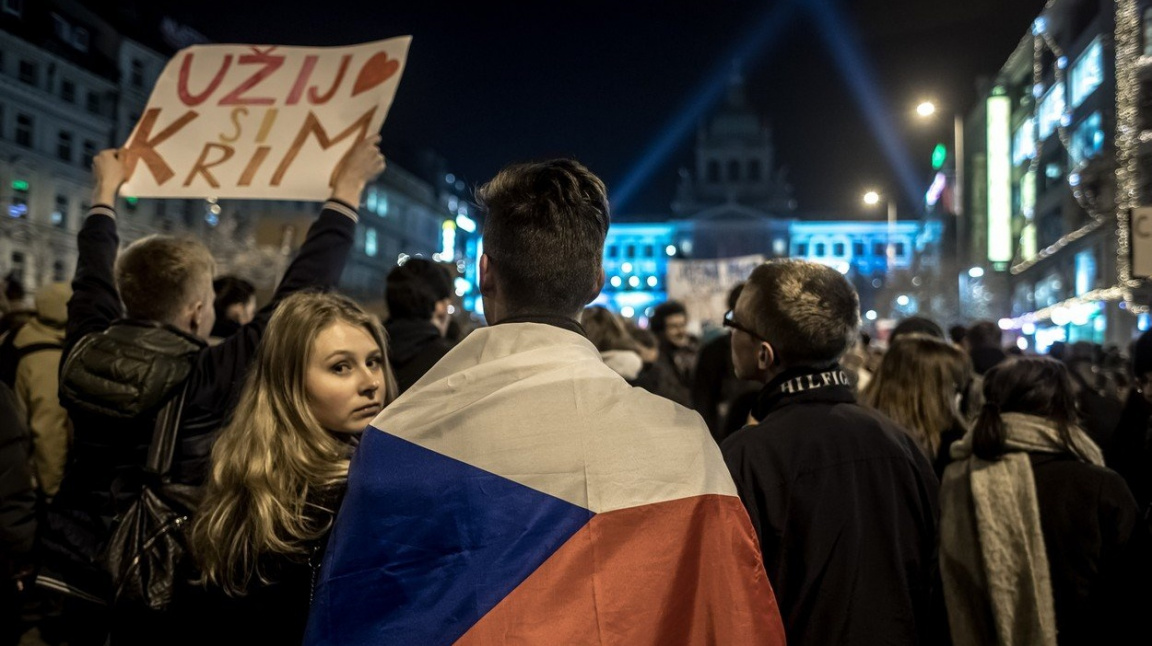 Tisíce lidí protestovaly proti Babišovi, Zeman by ho však sestavením vlády pověřil znovu