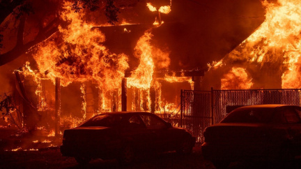 Kalifornská zkáza: Plameny sežehly tisíc domů, 1300 lidí pohřešováno