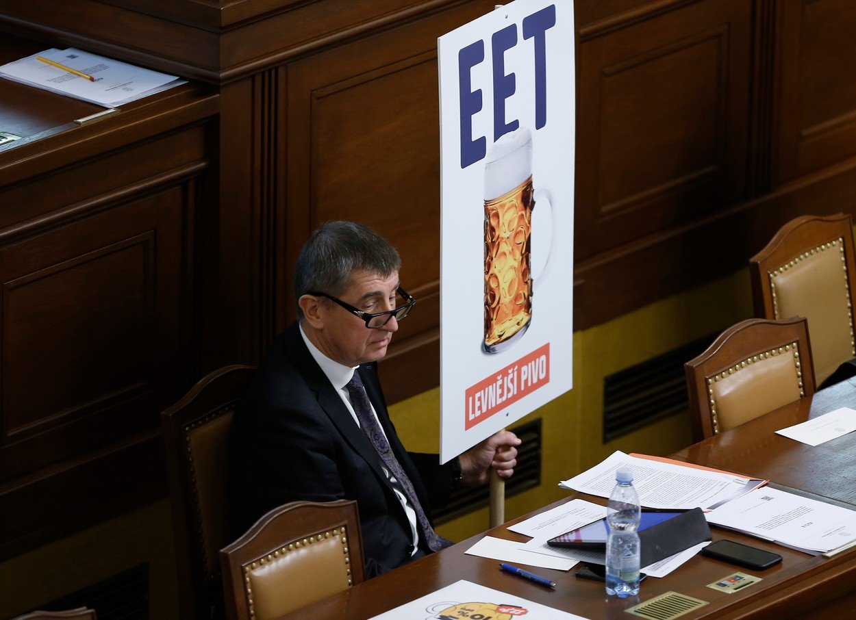 Babiš zlevňuje pivo. Tak proč je, kruci, pořád dražší?