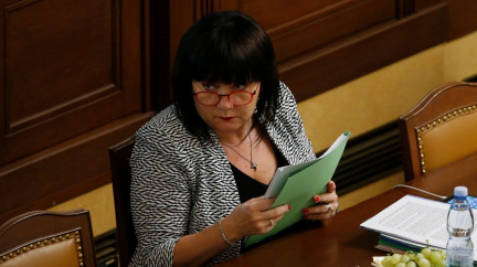 Vláda se nemůže shodnout na podobě růstu životního minima. Na přidání od ledna je už pozdě, míní Schillerová