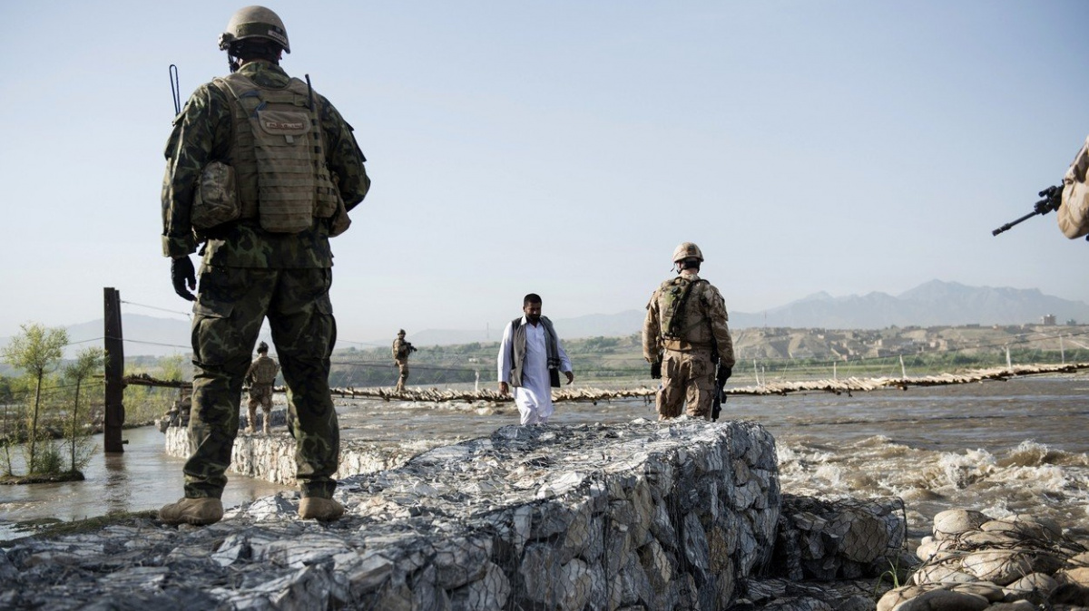 Čeští vojáci jsou prý vyšetřováni kvůli smrti Afghánce obviněného ze zabití psovoda Procházky