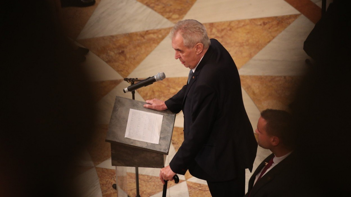 Kvůli Zemanovým výrokům o BIS bude jednat senátní výbor. Ovčáček to zkritizoval