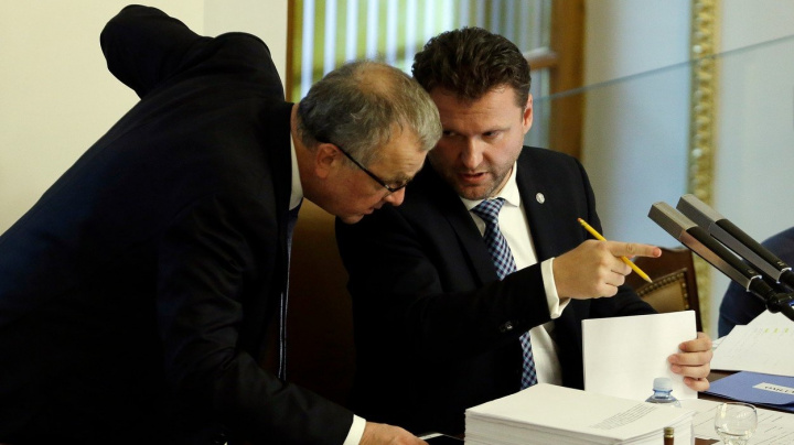 Sněmovna schválila rozpočet na rok 2019. Podle Kalouska by byl dobrý leda pro brzký konec světa