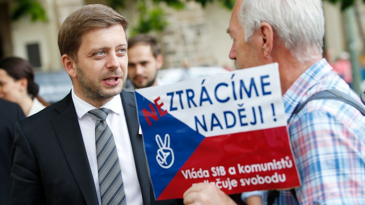 Vzhůru do přetlačované se stranickou drobotinou