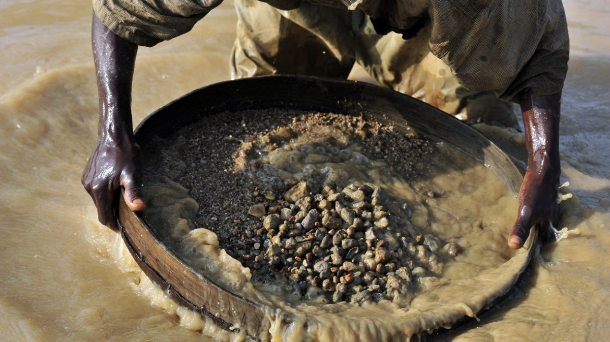 Drahokam měl přinést mír, ale peníze shrábla vláda