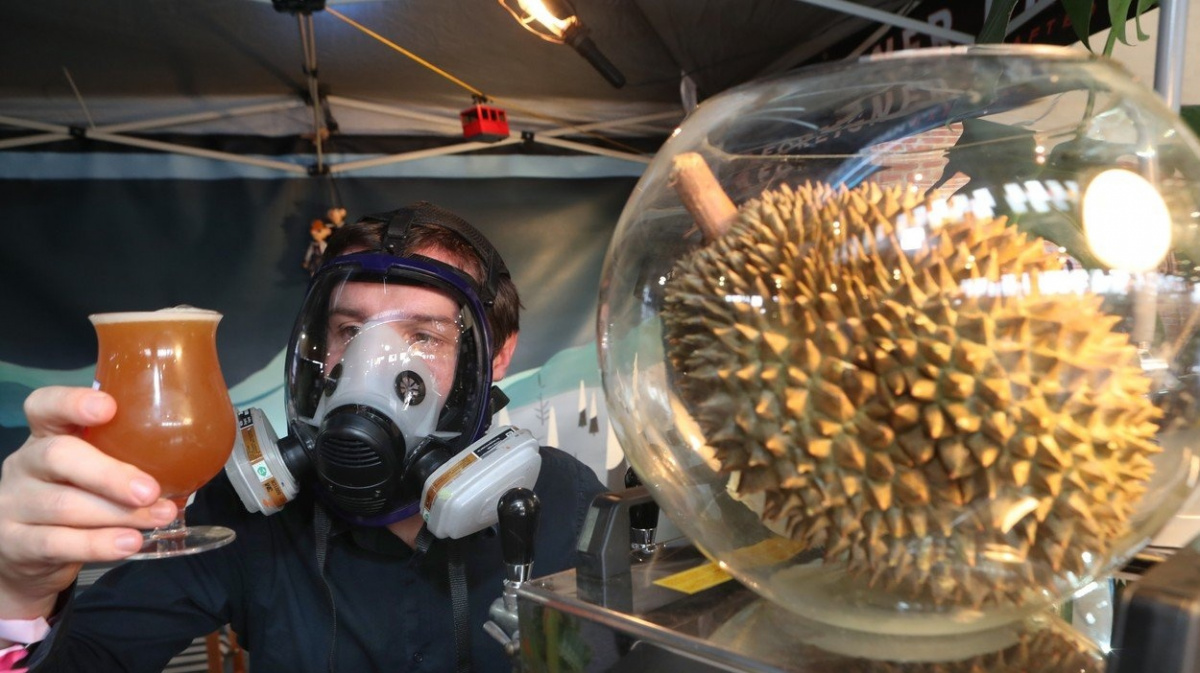 Páchnoucí ovoce je výnosnější než palmový olej. Jen ho nepustí do letadla