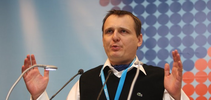 Druhá míza véčkaře Bárty. Čekání na novou šanci si krátí výnosným byznysem se státem