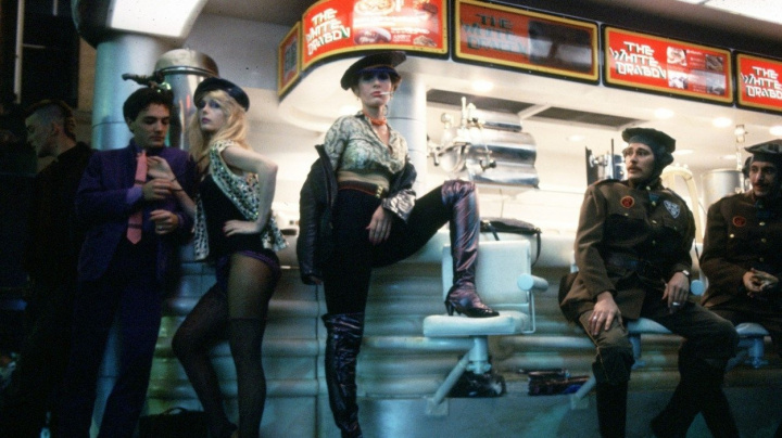 Rok 2019 ve filmu: Zákaz sexu, tvrdé diktatury a létající auta