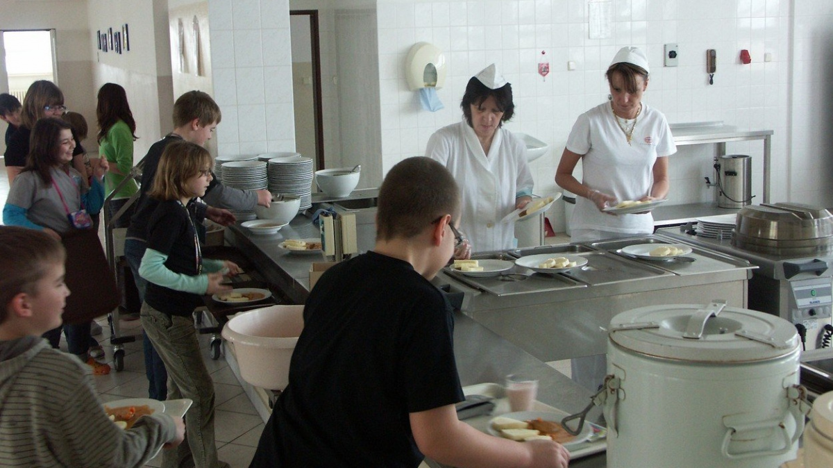 ANO a ČSSD se dohodly. Obědy zdarma mají dostat jen děti z chudších rodin