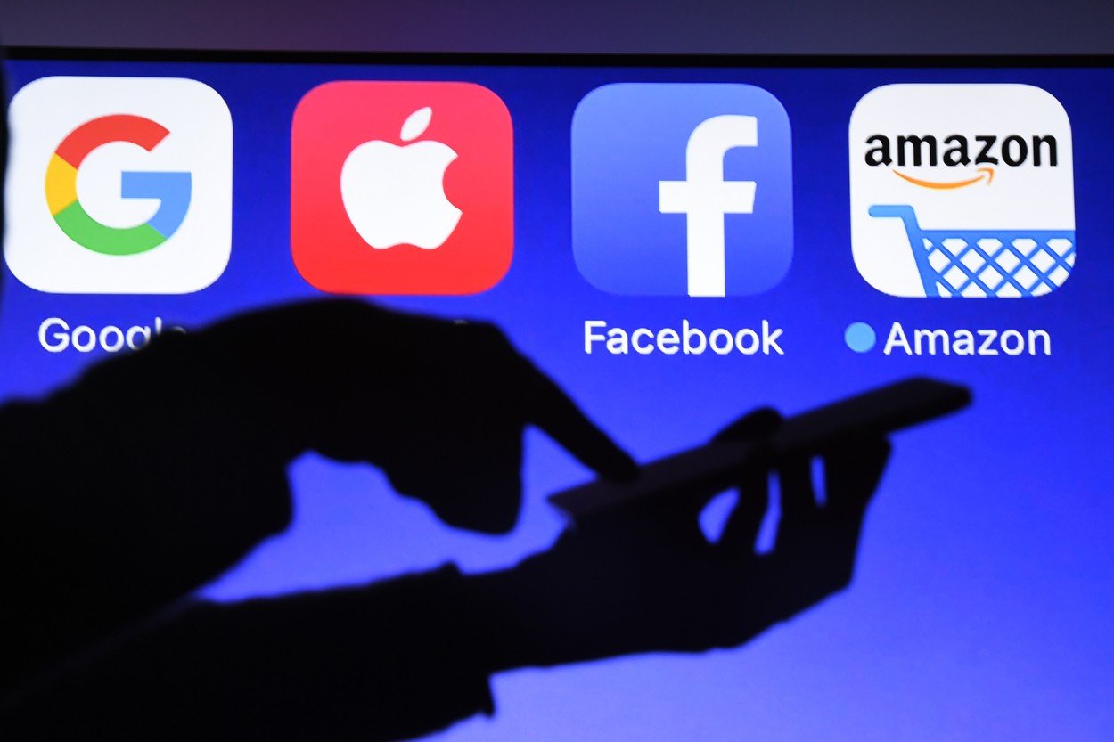 I prodavač buřtů platí vyšší daně, než internetoví giganti
