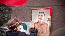 Komentář: Udělá snění Rusů o SSSR Putinovi čáru přes rozpočet?