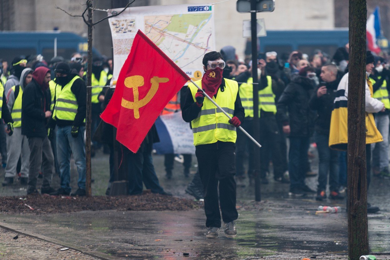 Komunisté jdou do žluté. Rudá je nuda