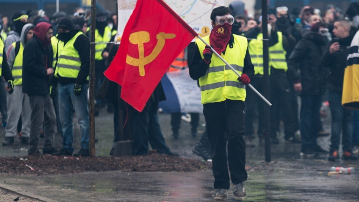 Komunisté jdou do žluté. Rudá je nuda