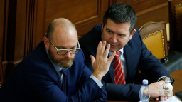 Pod Plagou se prý třese židle. Komu leží v žaludku a kdo se ho zastal?