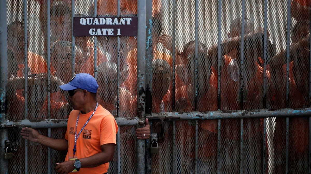 Vězení, kde gangy udržují pořádek, brání chaosu a dbají o spravedlnost