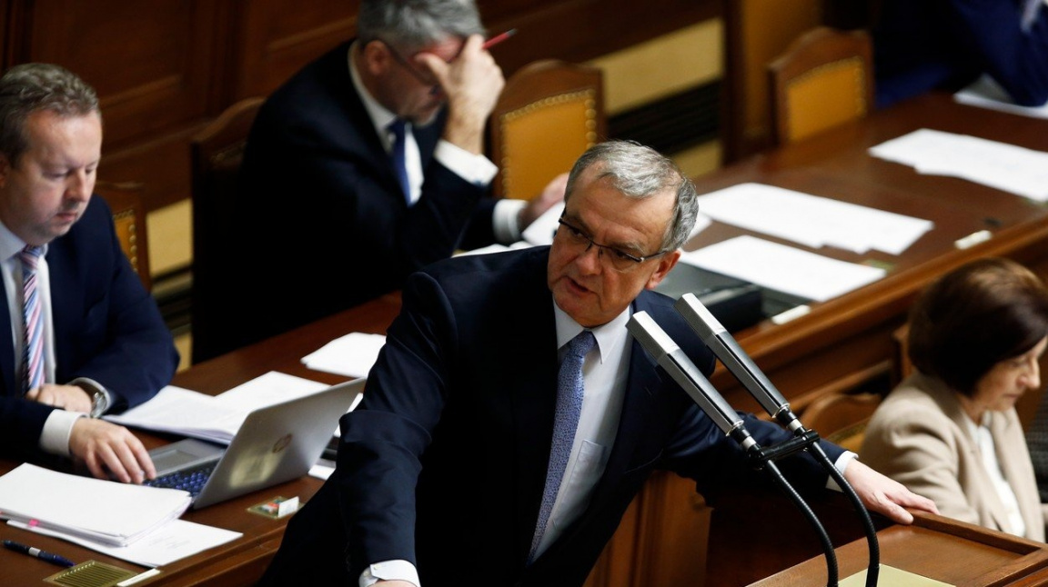 Sněmovna schválila zdanění církevních restitucí. Výsměch, míní Kalousek