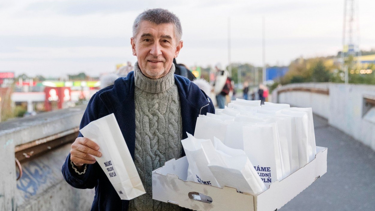 Čau živnostníci, nesu vám koblihy. To koukáte!