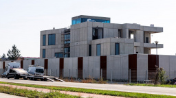 Neprůstřelný úředník: Drží si židli navzdory četným průšvihům