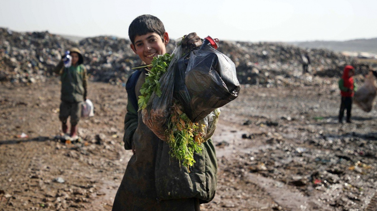 Z luxusu mezi odpadky. I tak vypadá život během nekonečné války