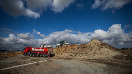 Aktualizováno: Dodatek ke smlouvě na D11 podepsán, cena se zvedne o 148 milionů