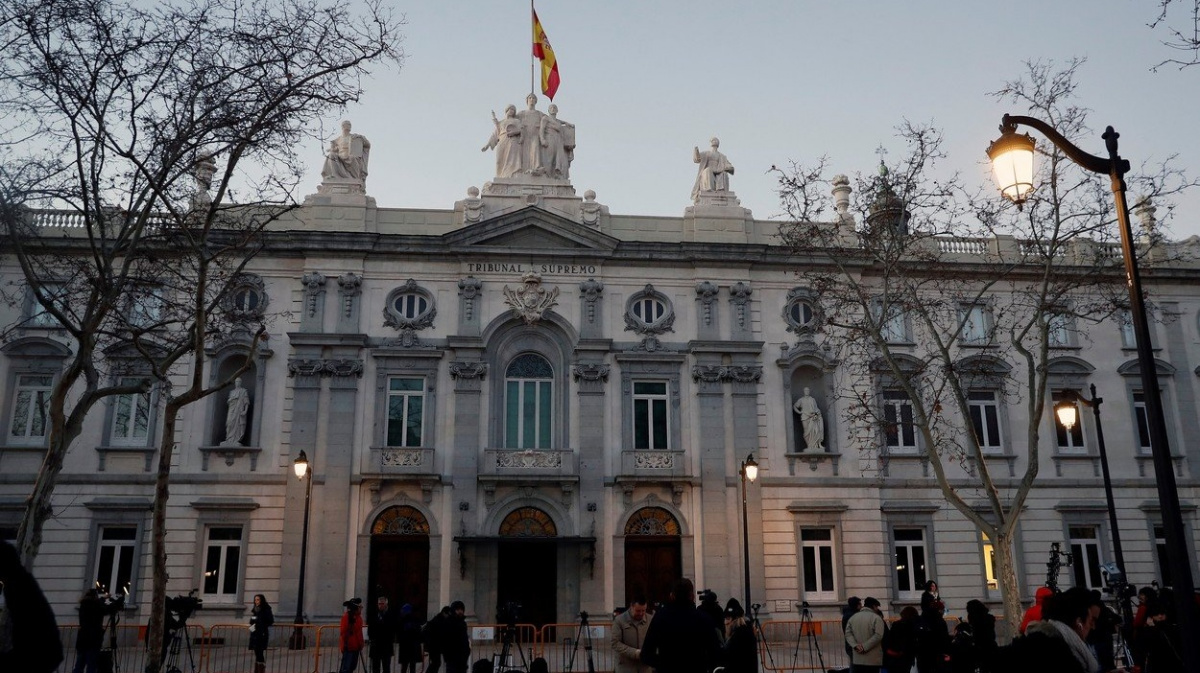 Ostře sledovaný proces: V Madridu začal soud s katalánskými politiky