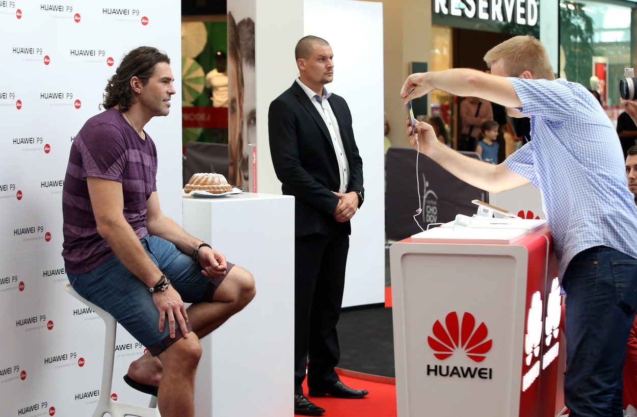 Může Huawei připravit Česko o 40 miliard?