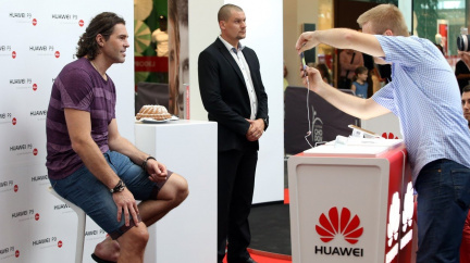 Komentář: Může Huawei připravit Česko o 40 miliard?