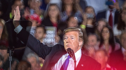 Šestnáct států zažalovalo Trumpův stav nouze. Krade peníze na zeď, tvrdí Kalifornie