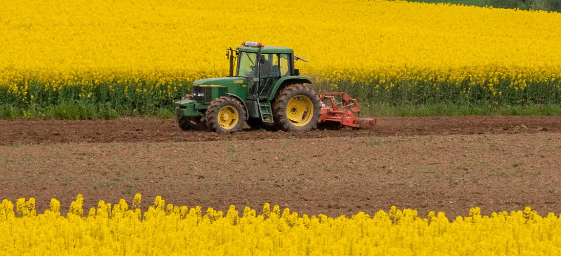 Agrofert dál hospodaří na pozemcích s neznámým vlastníkem. Platit má pozemkovému úřadu