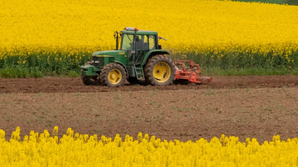 tředočeským krajem projely ráno kolony celkem 440 traktorů, komplikace nejsou